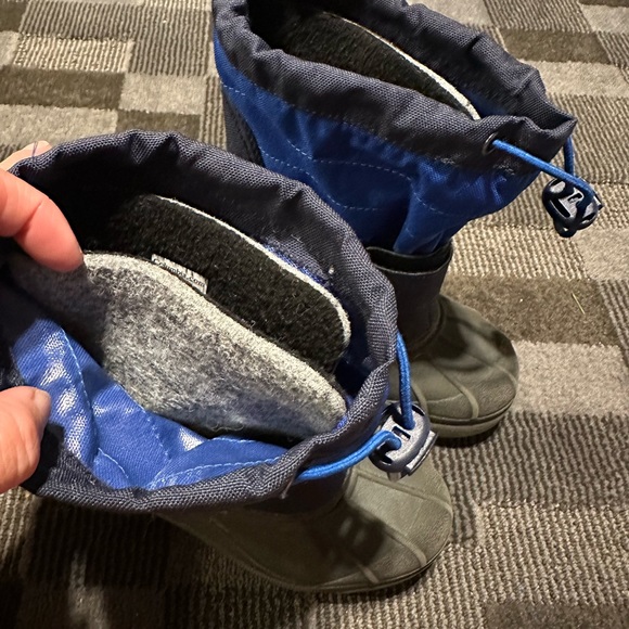 Columbia winter boots and boys size 13 - Picture 7 of 8